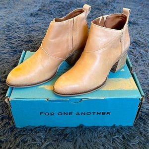 Toms Leilani Honey Leather Slip On Heeled Ankle Boots With Elastic Size 5